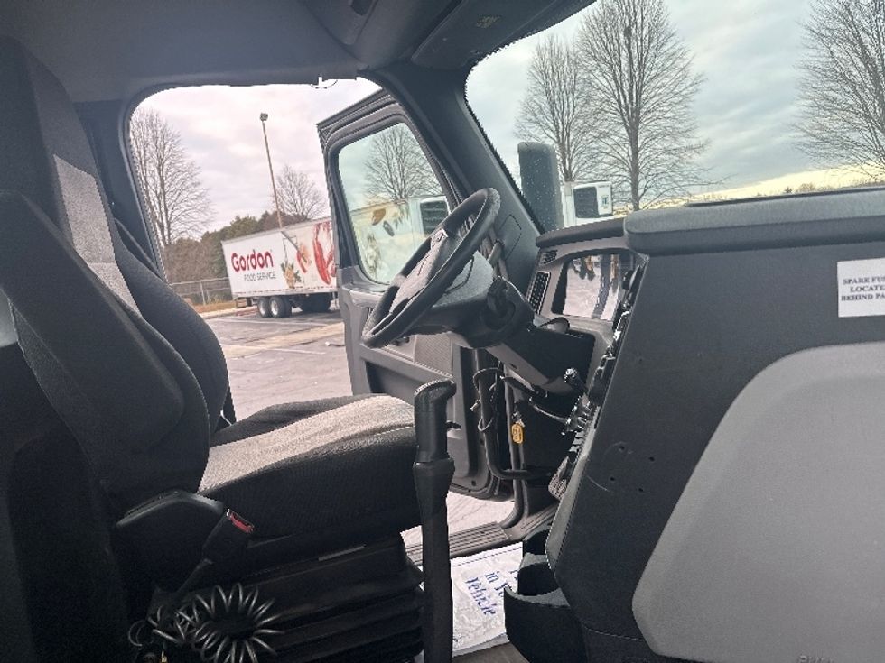 Day Cab Tractor-Heavy Duty Tractors-Freightliner-2019-T12664ST-Bethlehem-PA-395,122\n\t\tmiles-$ 35,500 - Image 14