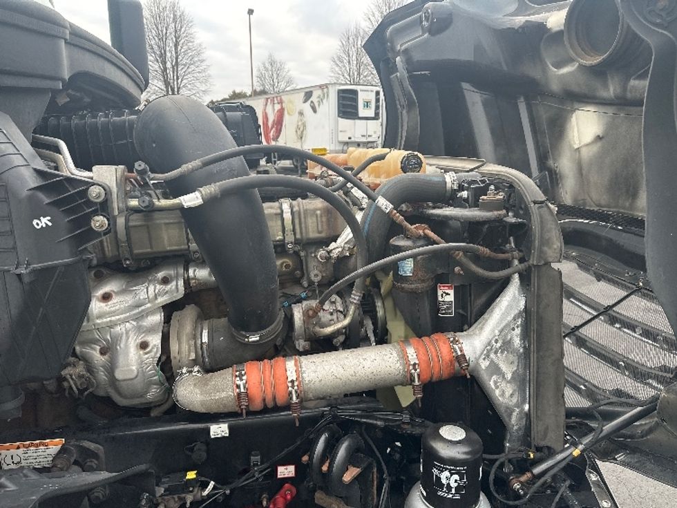 Day Cab Tractor-Heavy Duty Tractors-Freightliner-2019-T12664ST-Bethlehem-PA-395,122\n\t\tmiles-$ 35,500 - Image 15
