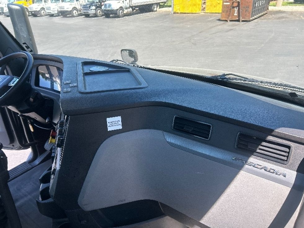 Day Cab Tractor-Heavy Duty Tractors-Freightliner-2019-T12664ST-Bethlehem-PA-452,307\n\t\tmiles-$ 37,000 - Image 13