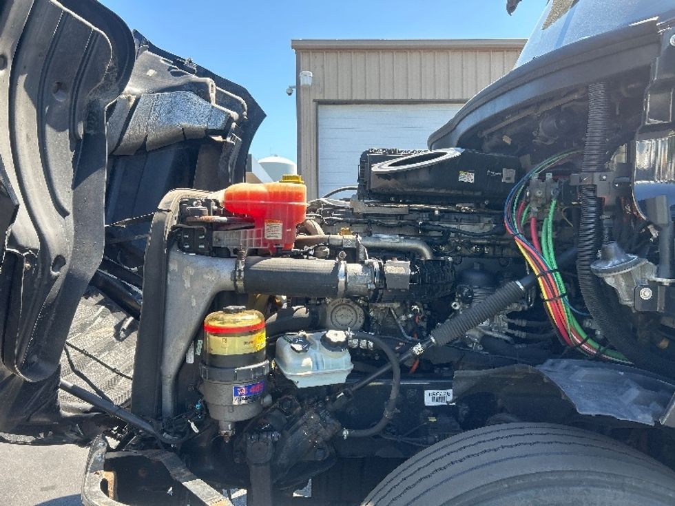 Day Cab Tractor-Heavy Duty Tractors-Freightliner-2019-T12664ST-Bethlehem-PA-452,307\n\t\tmiles-$ 37,000 - Image 16