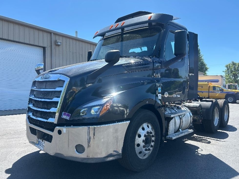 Day Cab Tractor-Heavy Duty Tractors-Freightliner-2019-T12664ST-Bethlehem-PA-452,307\n\t\tmiles-$ 37,000 - Image 3
