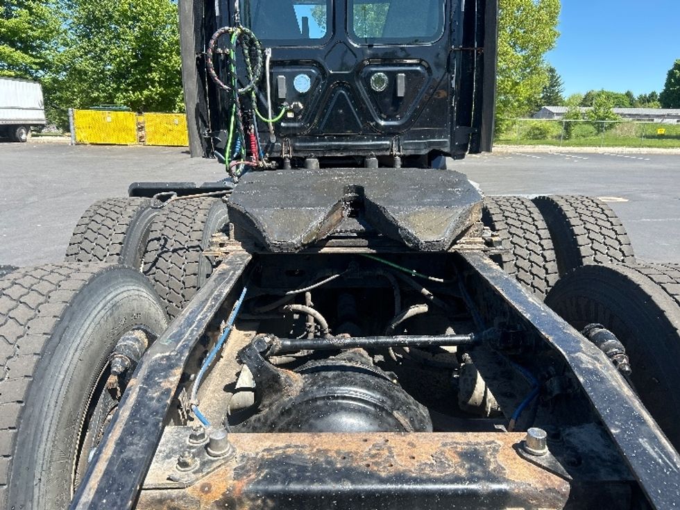 Day Cab Tractor-Heavy Duty Tractors-Freightliner-2019-T12664ST-Bethlehem-PA-452,307\n\t\tmiles-$ 37,000 - Image 6