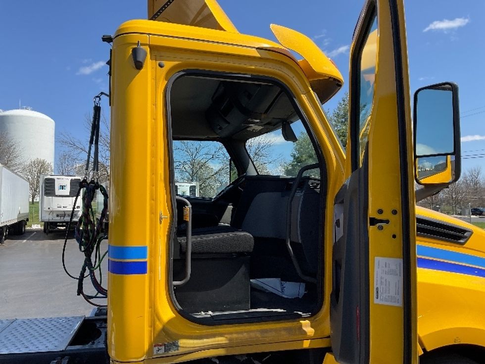 Day Cab Tractor-Heavy Duty Tractors-Freightliner-2019-T12664ST-Bethlehem-PA-535,849\n\t\tmiles-$ 33,000 - Image 12
