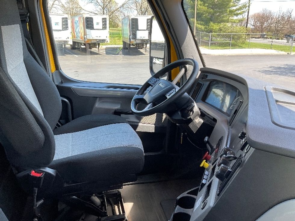 Day Cab Tractor-Heavy Duty Tractors-Freightliner-2019-T12664ST-Bethlehem-PA-535,849\n\t\tmiles-$ 33,000 - Image 14