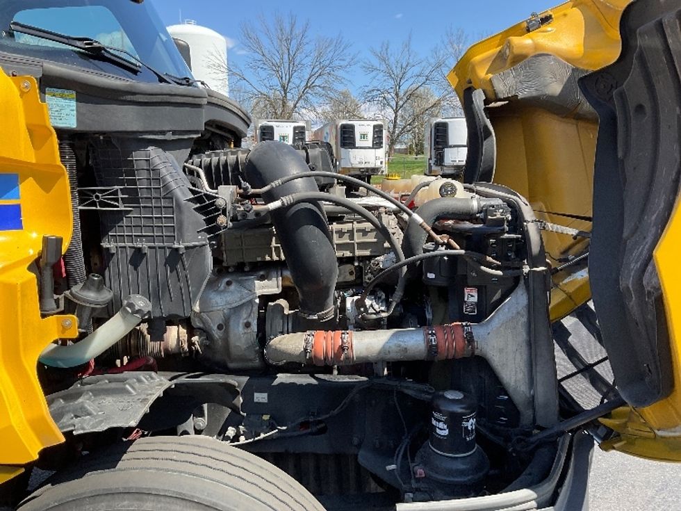 Day Cab Tractor-Heavy Duty Tractors-Freightliner-2019-T12664ST-Bethlehem-PA-535,849\n\t\tmiles-$ 33,000 - Image 15