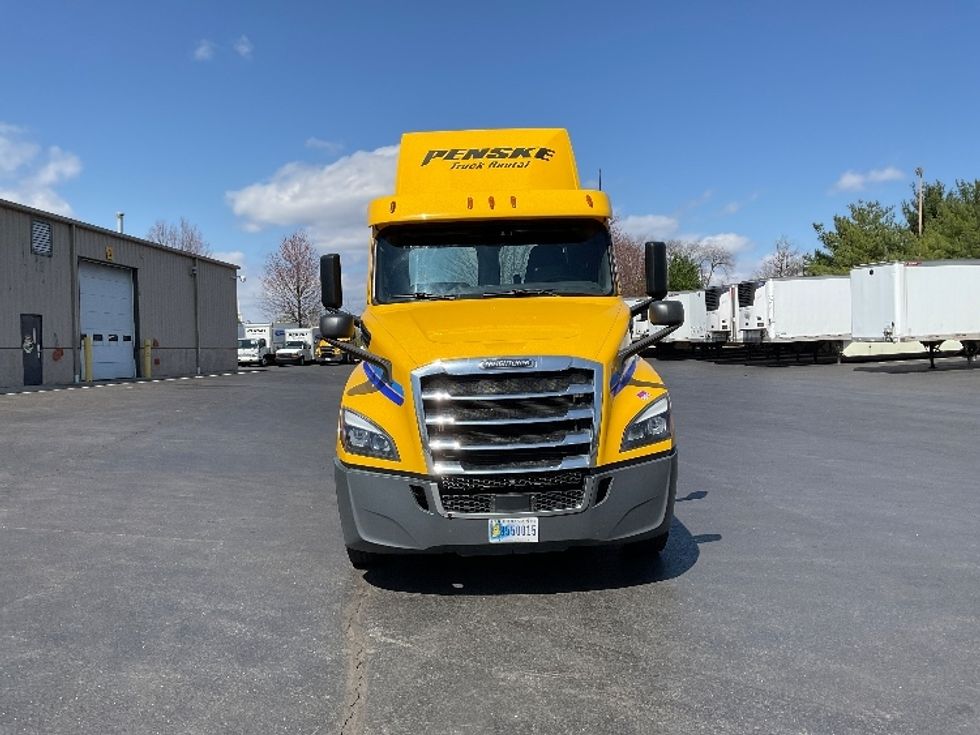 Day Cab Tractor-Heavy Duty Tractors-Freightliner-2019-T12664ST-Bethlehem-PA-535,849\n\t\tmiles-$ 33,000 - Image 2