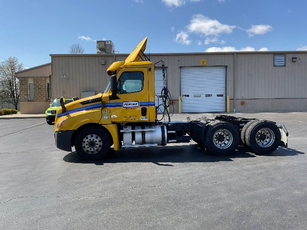 Day Cab Tractor-Heavy Duty Tractors-Freightliner-2019-T12664ST-Bethlehem-PA-535,849\n\t\tmiles-$ 33,000 - Image 4