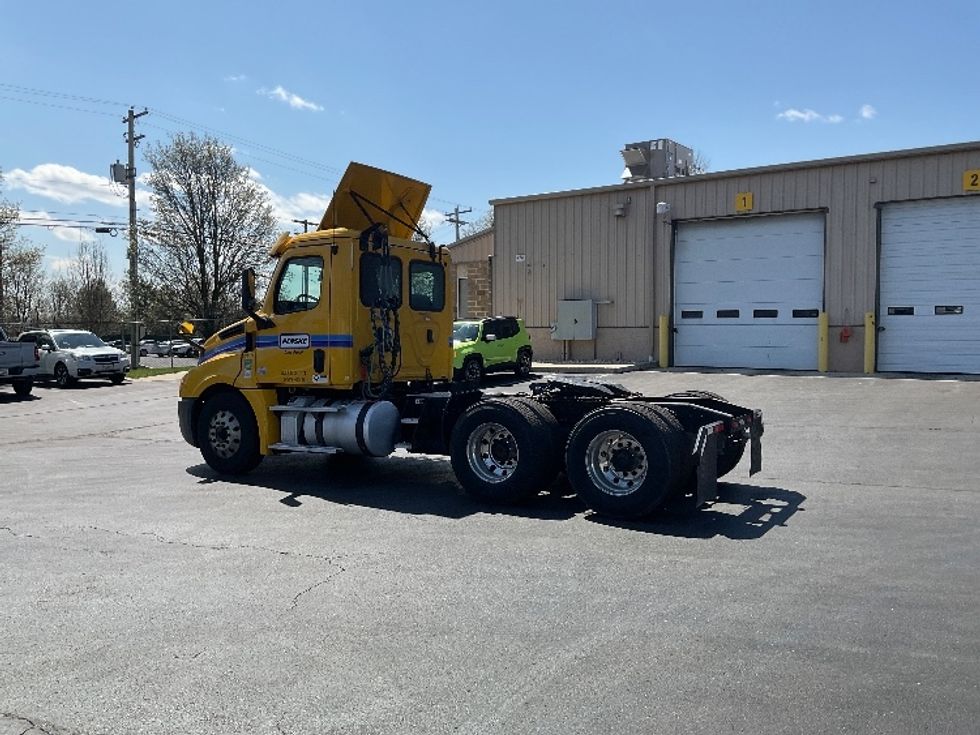 Day Cab Tractor-Heavy Duty Tractors-Freightliner-2019-T12664ST-Bethlehem-PA-535,849\n\t\tmiles-$ 33,000 - Image 5