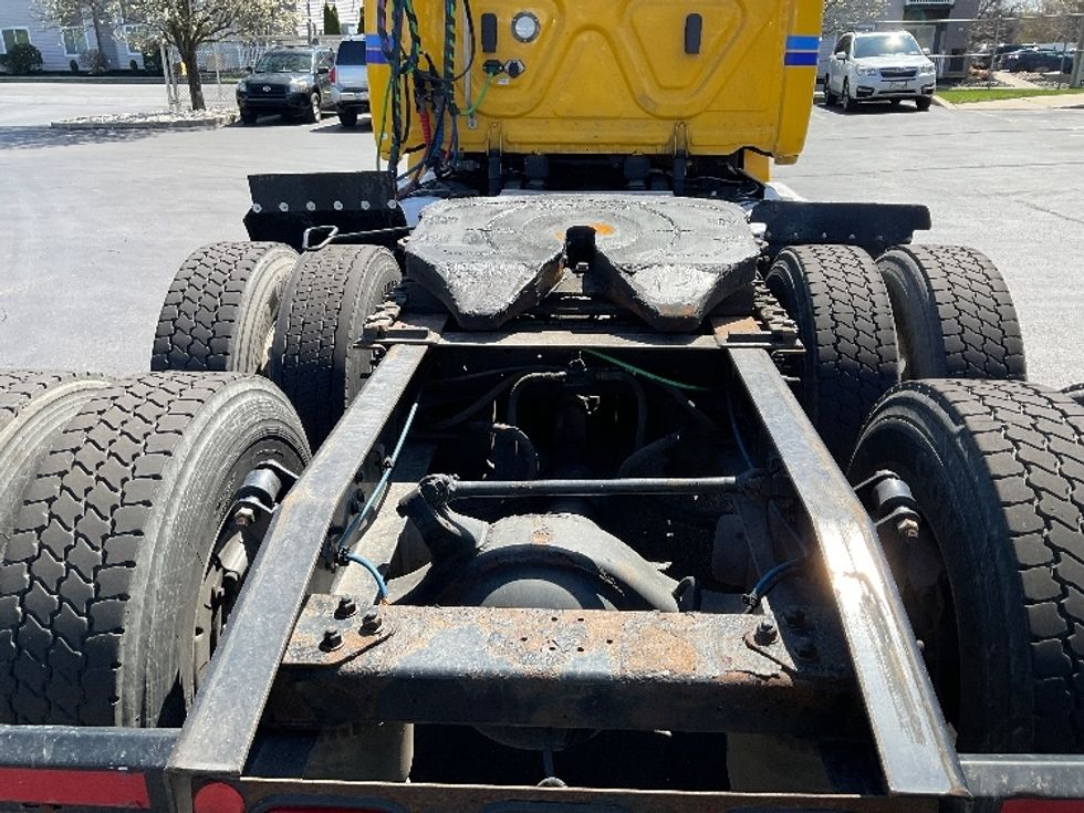 Day Cab Tractor-Heavy Duty Tractors-Freightliner-2019-T12664ST-Bethlehem-PA-535,849\n\t\tmiles-$ 33,000 - Image 6