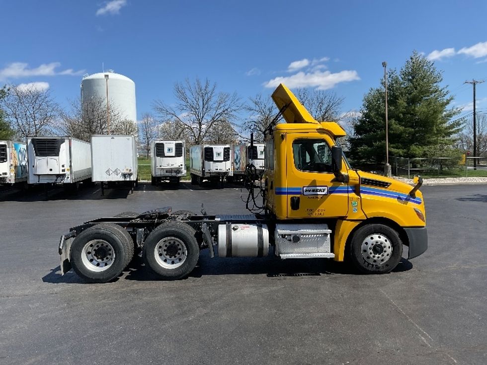 Day Cab Tractor-Heavy Duty Tractors-Freightliner-2019-T12664ST-Bethlehem-PA-535,849\n\t\tmiles-$ 33,000 - Image 8