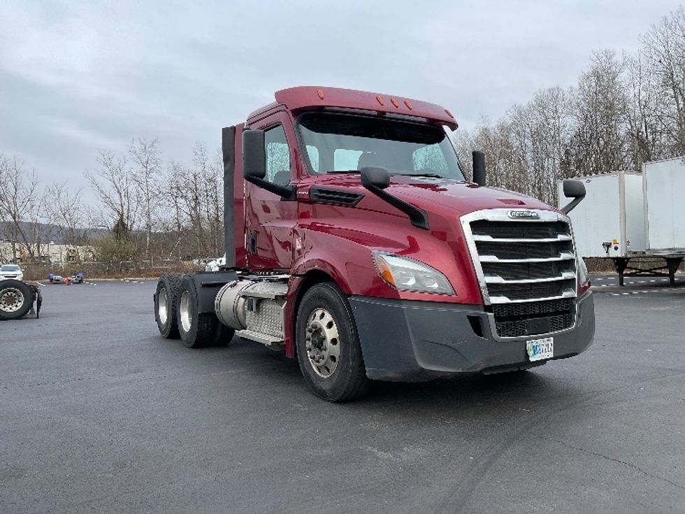 Day Cab Tractor-Heavy Duty Tractors-Freightliner-2019-T12664ST-Binghamton-NY-206,624\n\t\tmiles-$ 60,750 - Image 1