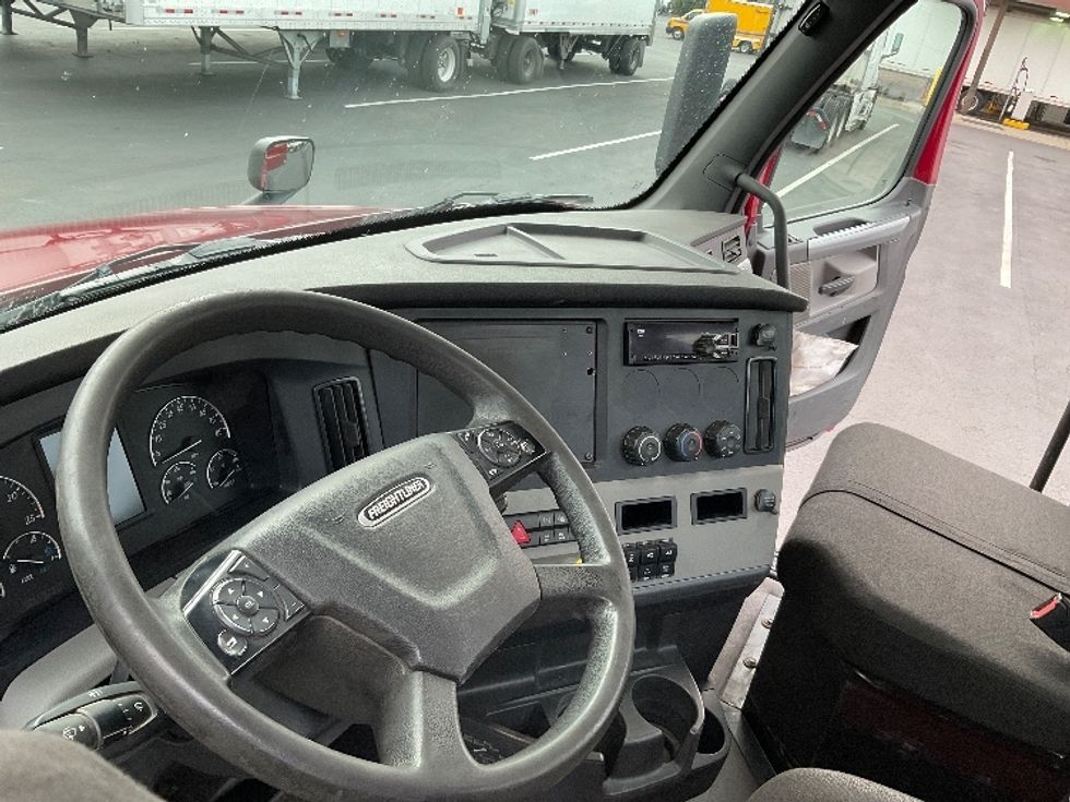 Day Cab Tractor-Heavy Duty Tractors-Freightliner-2019-T12664ST-Binghamton-NY-206,624\n\t\tmiles-$ 60,750 - Image 10