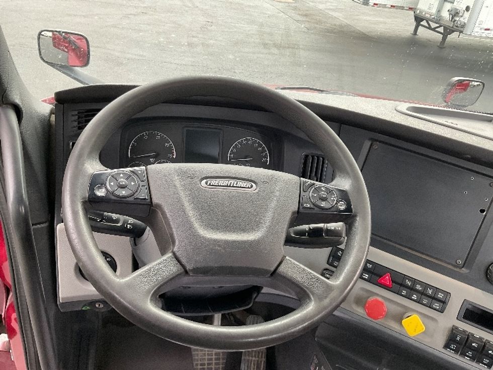 Day Cab Tractor-Heavy Duty Tractors-Freightliner-2019-T12664ST-Binghamton-NY-206,624\n\t\tmiles-$ 60,750 - Image 11