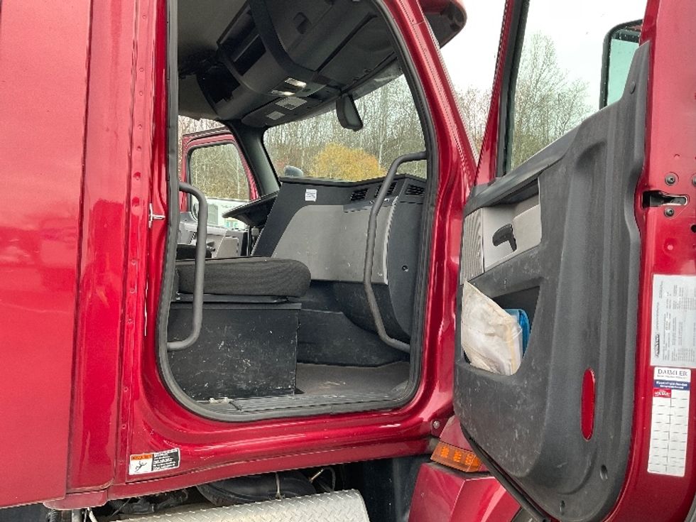 Day Cab Tractor-Heavy Duty Tractors-Freightliner-2019-T12664ST-Binghamton-NY-206,624\n\t\tmiles-$ 60,750 - Image 12