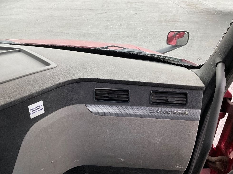 Day Cab Tractor-Heavy Duty Tractors-Freightliner-2019-T12664ST-Binghamton-NY-206,624\n\t\tmiles-$ 60,750 - Image 13