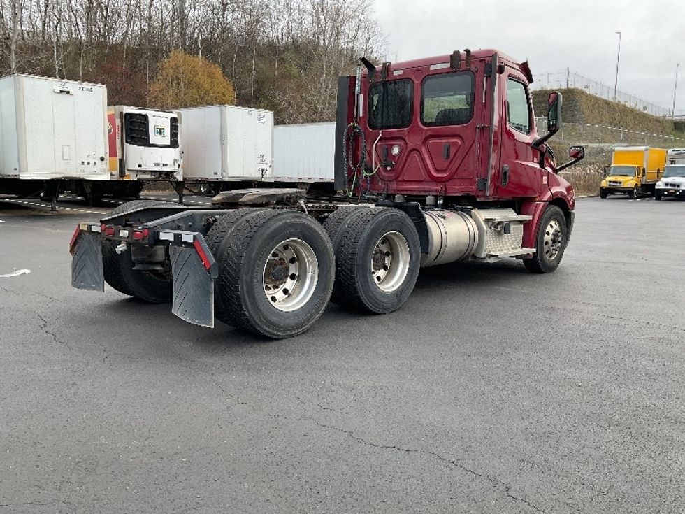Day Cab Tractor-Heavy Duty Tractors-Freightliner-2019-T12664ST-Binghamton-NY-206,624\n\t\tmiles-$ 60,750 - Image 7