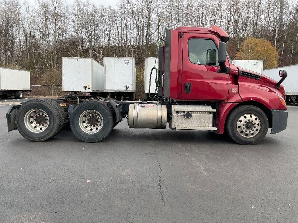 Day Cab Tractor-Heavy Duty Tractors-Freightliner-2019-T12664ST-Binghamton-NY-206,624\n\t\tmiles-$ 60,750 - Image 8