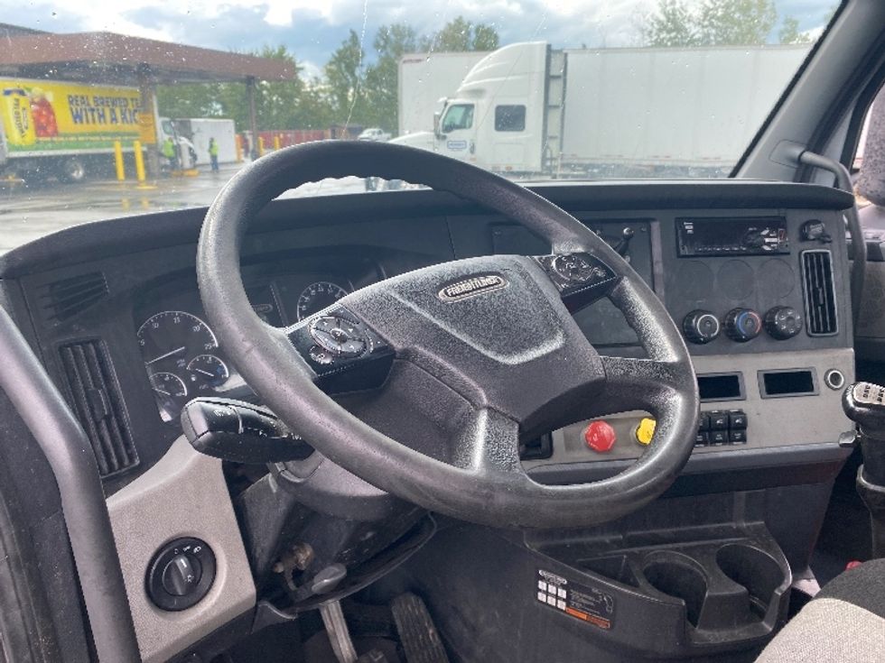 Day Cab Tractor-Heavy Duty Tractors-Freightliner-2019-T12664ST-Binghamton-NY-421,496\n\t\tmiles-$ 44,500 - Image 10