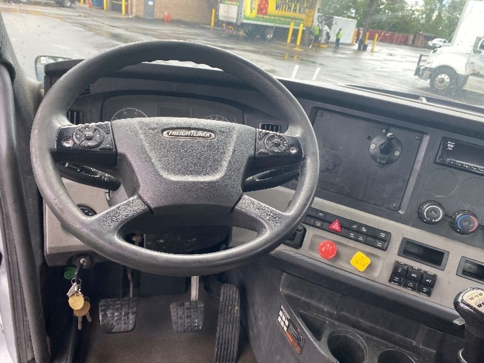Day Cab Tractor-Heavy Duty Tractors-Freightliner-2019-T12664ST-Binghamton-NY-421,496\n\t\tmiles-$ 44,500 - Image 11