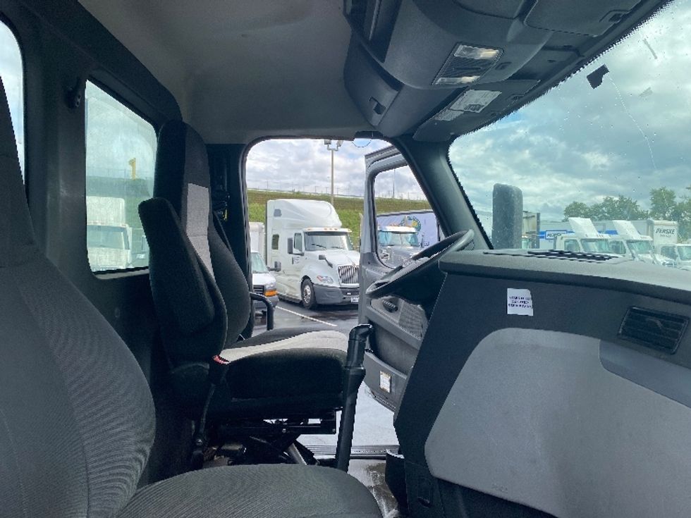 Day Cab Tractor-Heavy Duty Tractors-Freightliner-2019-T12664ST-Binghamton-NY-421,496\n\t\tmiles-$ 44,500 - Image 14