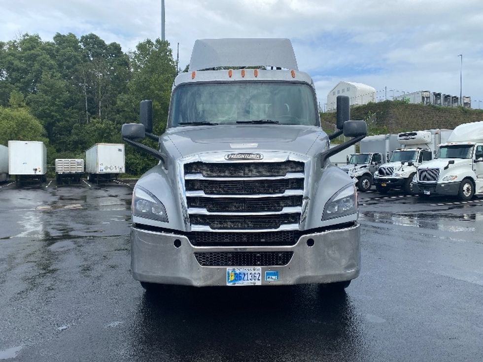 Day Cab Tractor-Heavy Duty Tractors-Freightliner-2019-T12664ST-Binghamton-NY-421,496\n\t\tmiles-$ 44,500 - Image 2