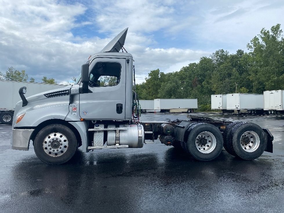 Day Cab Tractor-Heavy Duty Tractors-Freightliner-2019-T12664ST-Binghamton-NY-421,496\n\t\tmiles-$ 44,500 - Image 4