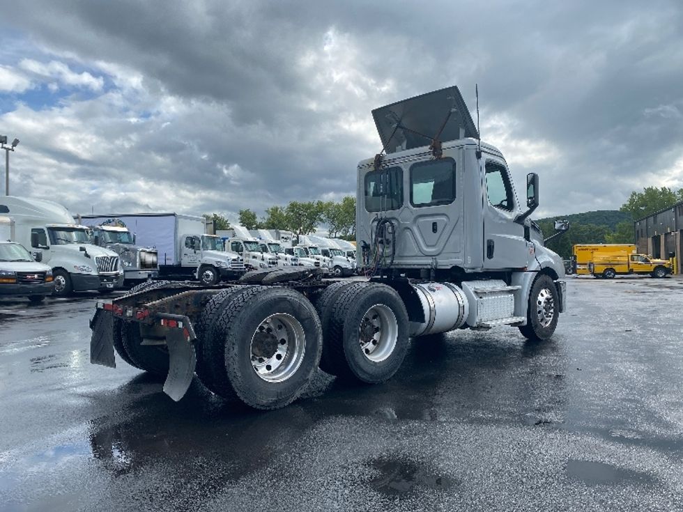 Day Cab Tractor-Heavy Duty Tractors-Freightliner-2019-T12664ST-Binghamton-NY-421,496\n\t\tmiles-$ 44,500 - Image 7