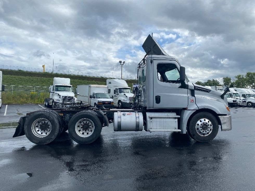 Day Cab Tractor-Heavy Duty Tractors-Freightliner-2019-T12664ST-Binghamton-NY-421,496\n\t\tmiles-$ 44,500 - Image 8