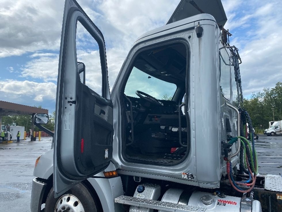 Day Cab Tractor-Heavy Duty Tractors-Freightliner-2019-T12664ST-Binghamton-NY-421,496\n\t\tmiles-$ 44,500 - Image 9
