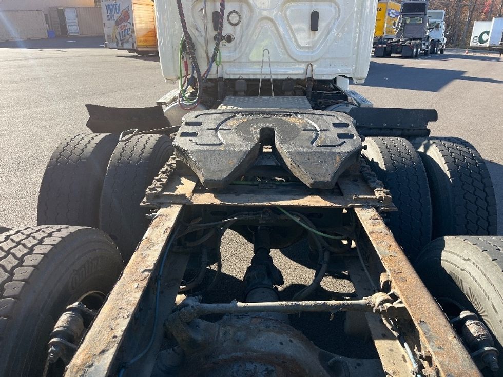 Day Cab Tractor-Heavy Duty Tractors-Freightliner-2019-T12664ST-Binghamton-NY-458,147\n\t\tmiles-$ 46,000 - Image 6