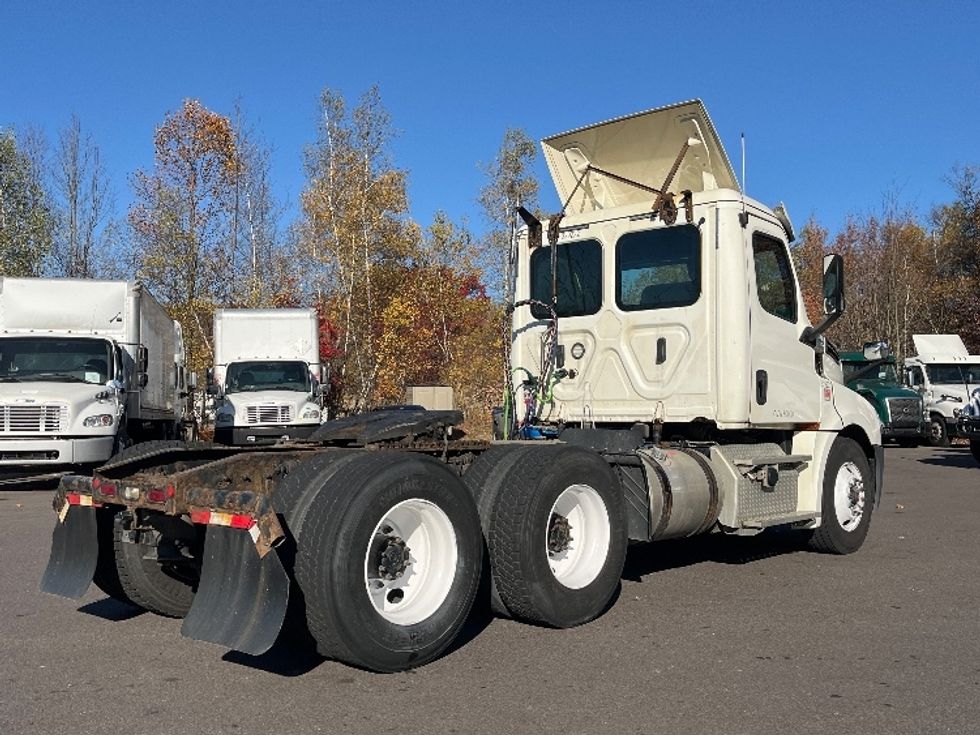 Day Cab Tractor-Heavy Duty Tractors-Freightliner-2019-T12664ST-Binghamton-NY-458,147\n\t\tmiles-$ 46,000 - Image 7