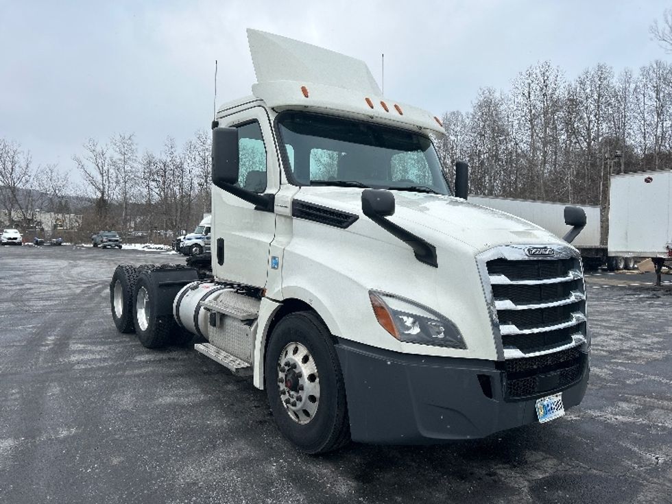 Day Cab Tractor-Heavy Duty Tractors-Freightliner-2019-T12664ST-Binghamton-NY-500,546\n\t\tmiles-$ 43,750 - Image 1