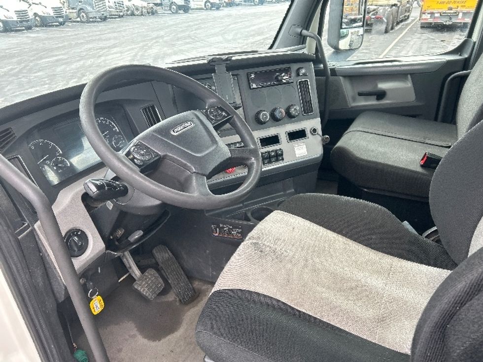 Day Cab Tractor-Heavy Duty Tractors-Freightliner-2019-T12664ST-Binghamton-NY-500,546\n\t\tmiles-$ 43,750 - Image 10