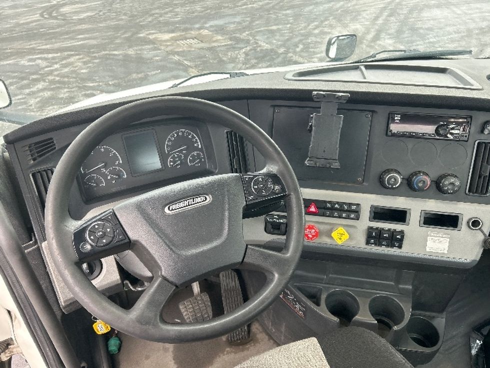 Day Cab Tractor-Heavy Duty Tractors-Freightliner-2019-T12664ST-Binghamton-NY-500,546\n\t\tmiles-$ 43,750 - Image 11