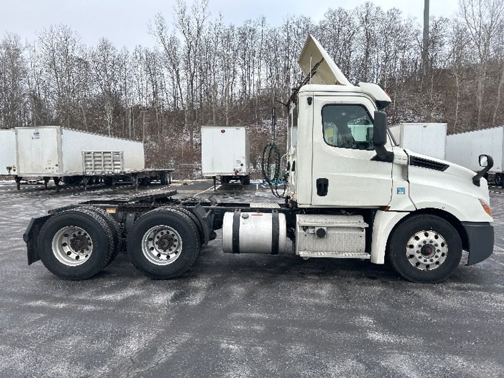 Day Cab Tractor-Heavy Duty Tractors-Freightliner-2019-T12664ST-Binghamton-NY-500,546\n\t\tmiles-$ 43,750 - Image 8