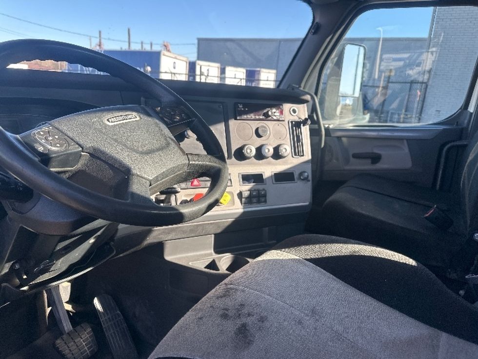 Day Cab Tractor-Heavy Duty Tractors-Freightliner-2019-T12664ST-Birmingham-AL-387,863\n\t\tmiles-$ 45,000 - Image 10