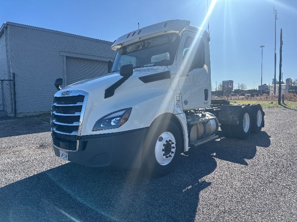 Day Cab Tractor-Heavy Duty Tractors-Freightliner-2019-T12664ST-Birmingham-AL-387,863\n\t\tmiles-$ 45,000 - Image 3