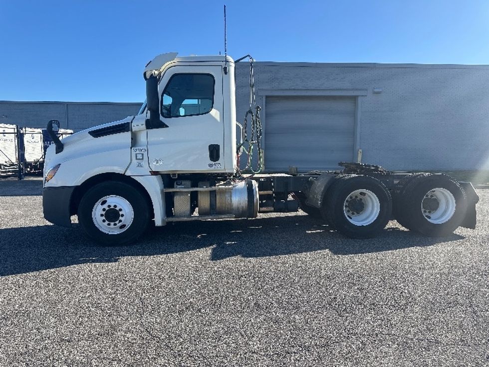 Day Cab Tractor-Heavy Duty Tractors-Freightliner-2019-T12664ST-Birmingham-AL-387,863\n\t\tmiles-$ 45,000 - Image 4