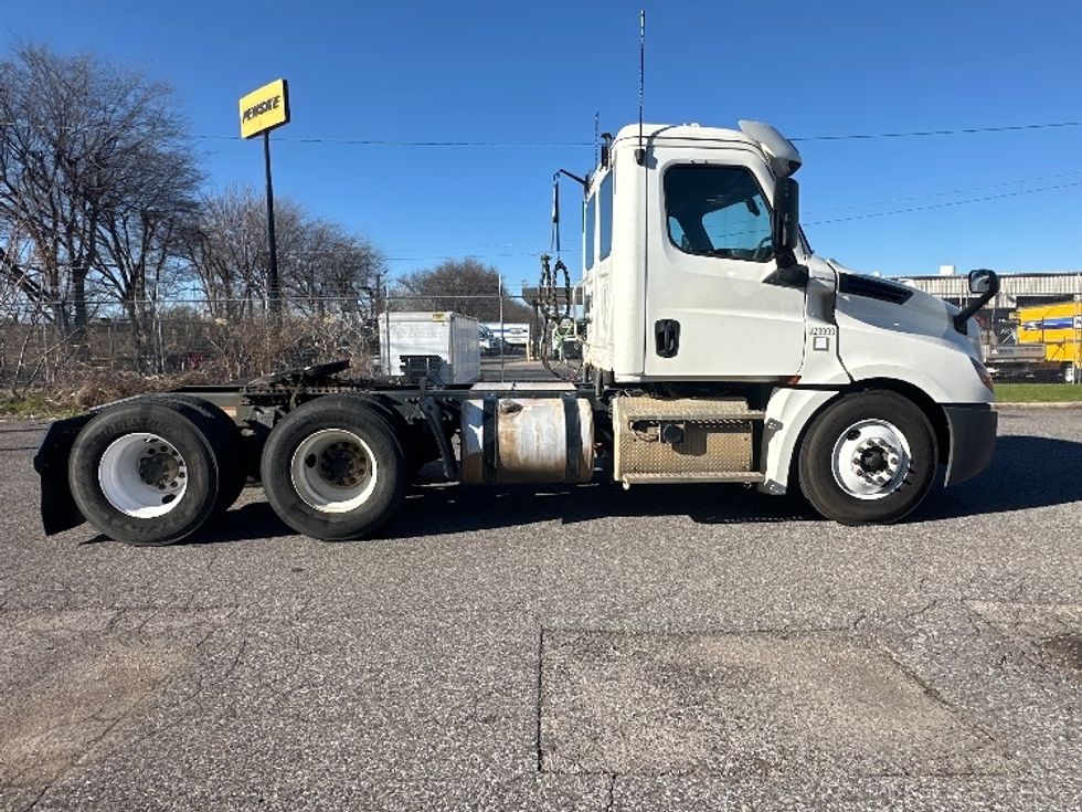 Day Cab Tractor-Heavy Duty Tractors-Freightliner-2019-T12664ST-Birmingham-AL-387,863\n\t\tmiles-$ 45,000 - Image 8