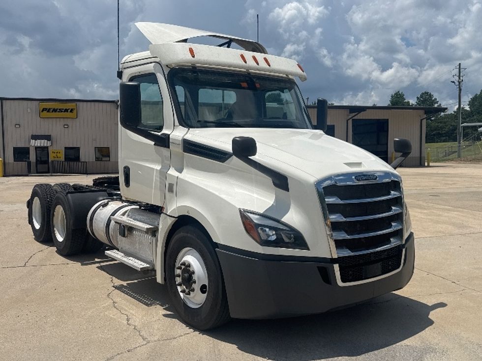 Day Cab Tractor-Heavy Duty Tractors-Freightliner-2019-T12664ST-Birmingham-AL-388,051\n\t\tmiles-$ 48,750 - Image 1