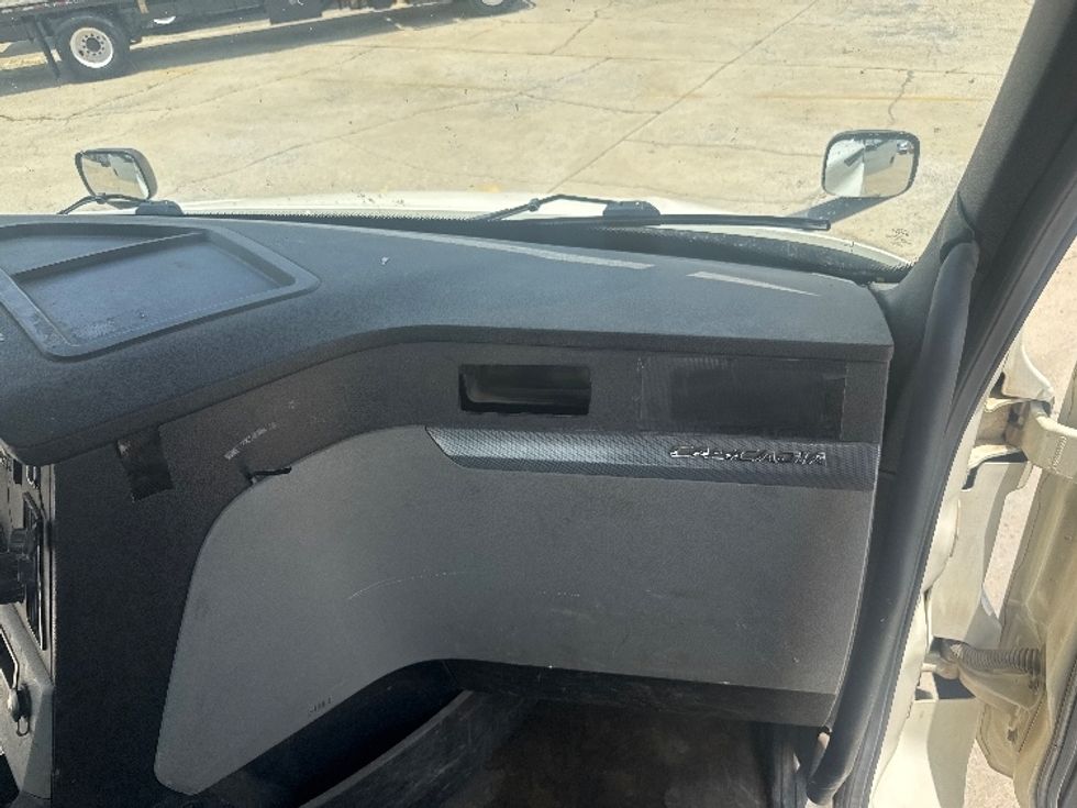 Day Cab Tractor-Heavy Duty Tractors-Freightliner-2019-T12664ST-Birmingham-AL-388,051\n\t\tmiles-$ 48,750 - Image 13