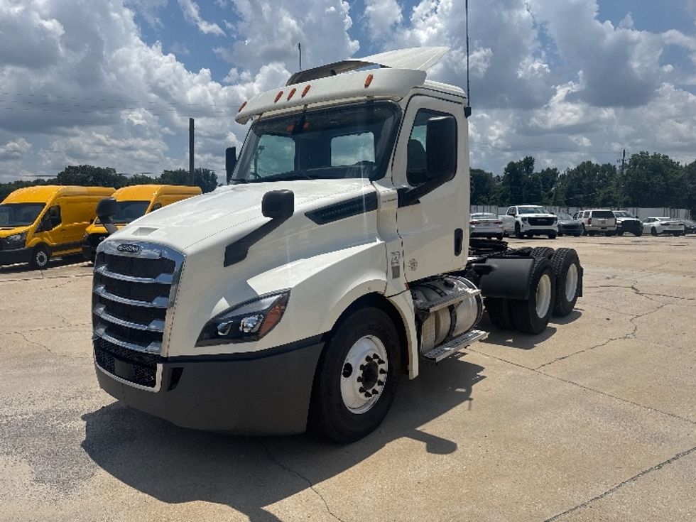 Day Cab Tractor-Heavy Duty Tractors-Freightliner-2019-T12664ST-Birmingham-AL-388,051\n\t\tmiles-$ 48,750 - Image 3