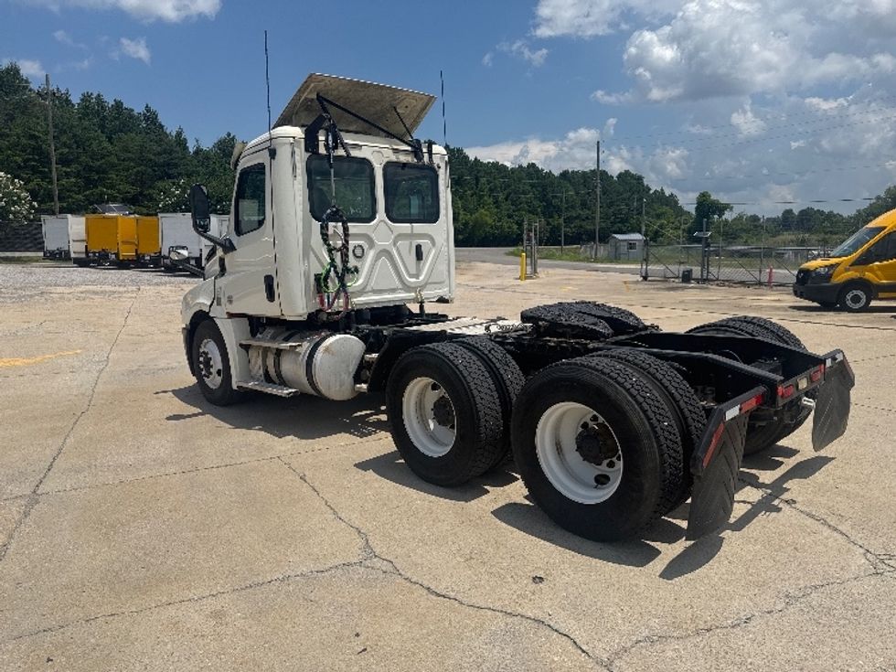 Day Cab Tractor-Heavy Duty Tractors-Freightliner-2019-T12664ST-Birmingham-AL-388,051\n\t\tmiles-$ 48,750 - Image 5