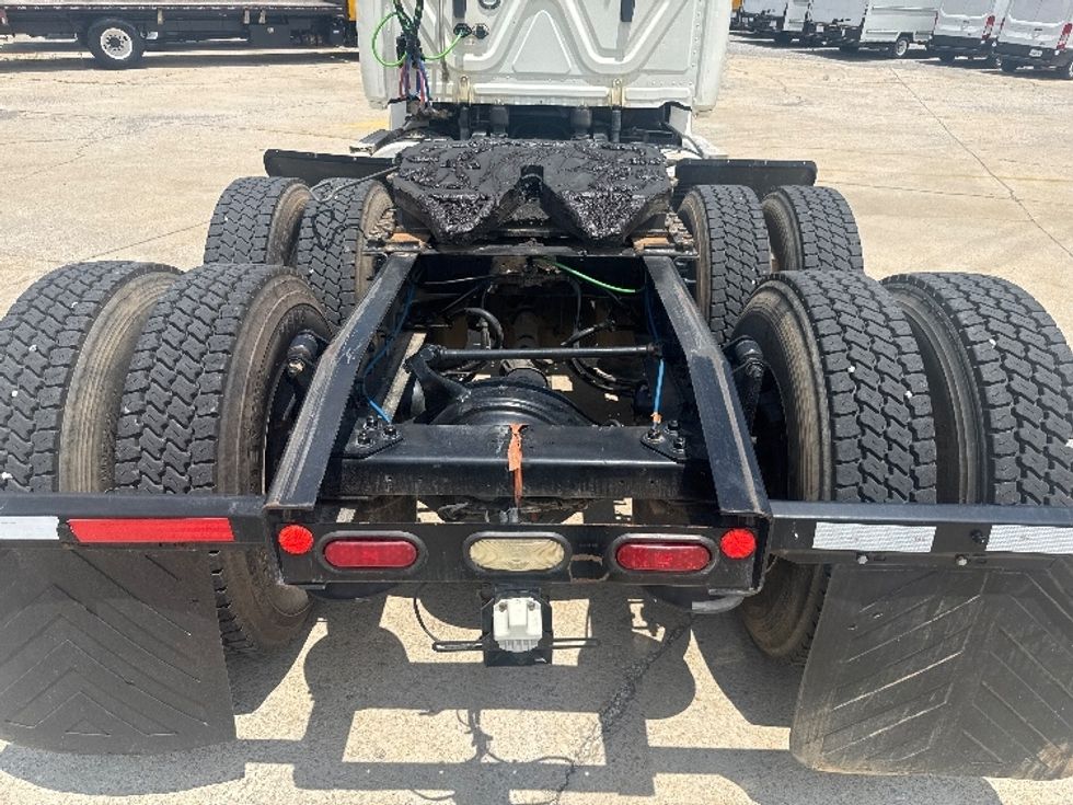Day Cab Tractor-Heavy Duty Tractors-Freightliner-2019-T12664ST-Birmingham-AL-388,051\n\t\tmiles-$ 48,750 - Image 6