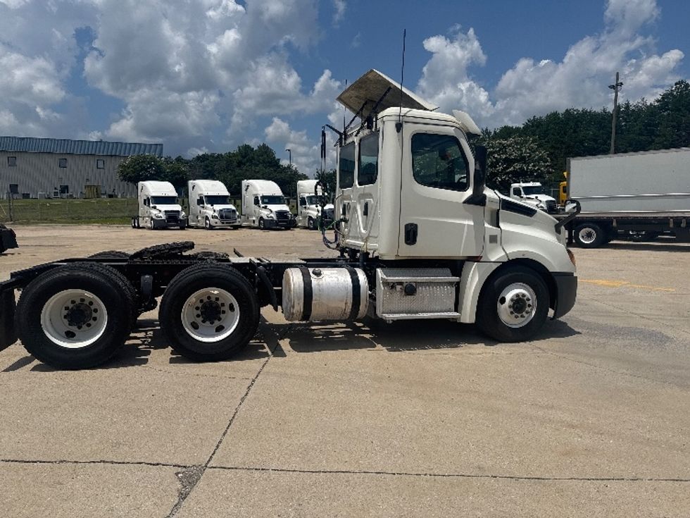 Day Cab Tractor-Heavy Duty Tractors-Freightliner-2019-T12664ST-Birmingham-AL-388,051\n\t\tmiles-$ 48,750 - Image 8