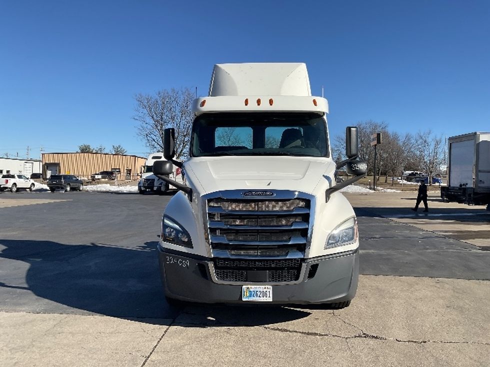 Day Cab Tractor-Heavy Duty Tractors-Freightliner-2019-T12664ST-Bloomington-IN-326,050\n\t\tmiles-$ 56,000 - Image 2