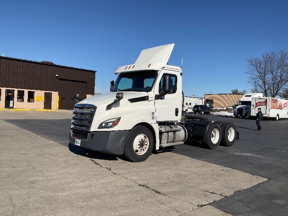 Day Cab Tractor-Heavy Duty Tractors-Freightliner-2019-T12664ST-Bloomington-IN-326,050\n\t\tmiles-$ 56,000 - Image 3