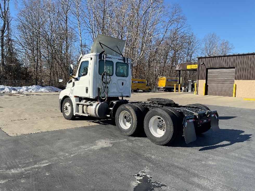 Day Cab Tractor-Heavy Duty Tractors-Freightliner-2019-T12664ST-Bloomington-IN-326,050\n\t\tmiles-$ 56,000 - Image 5