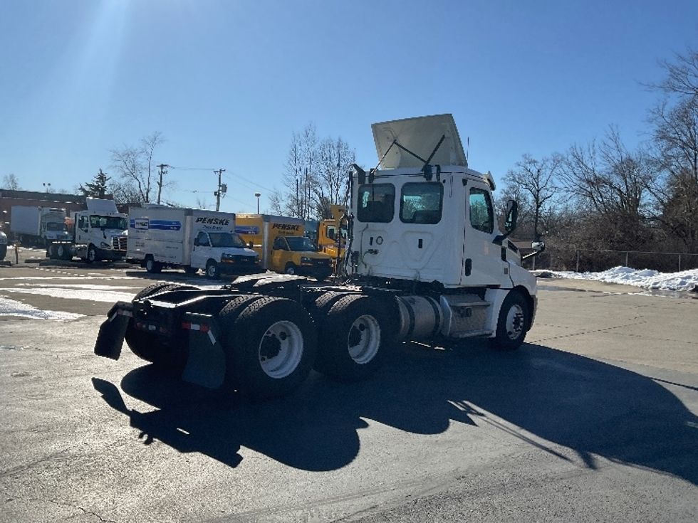 Day Cab Tractor-Heavy Duty Tractors-Freightliner-2019-T12664ST-Bloomington-IN-326,050\n\t\tmiles-$ 56,000 - Image 7