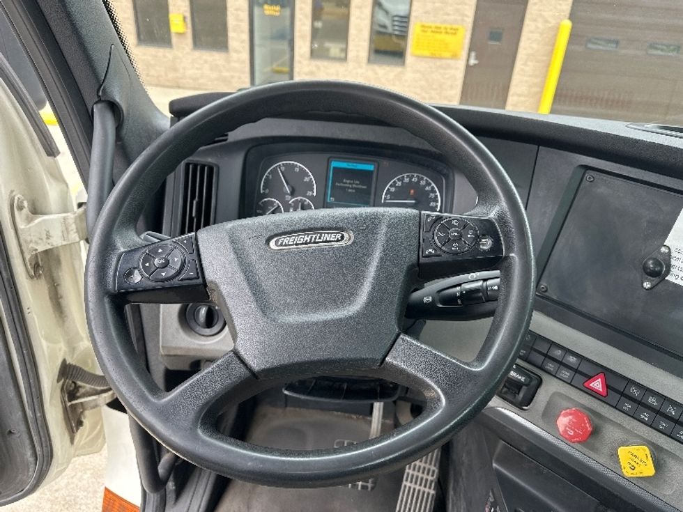 Day Cab Tractor-Heavy Duty Tractors-Freightliner-2019-T12664ST-Bloomington-IN-375,711\n\t\tmiles-$ 47,250 - Image 10